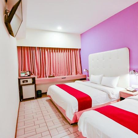 Lumut Suites Exterior photo