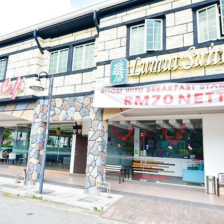 Lumut Suites Exterior photo