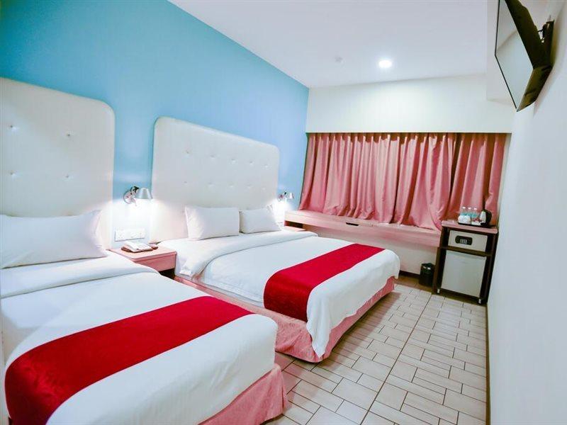 Lumut Suites Exterior photo