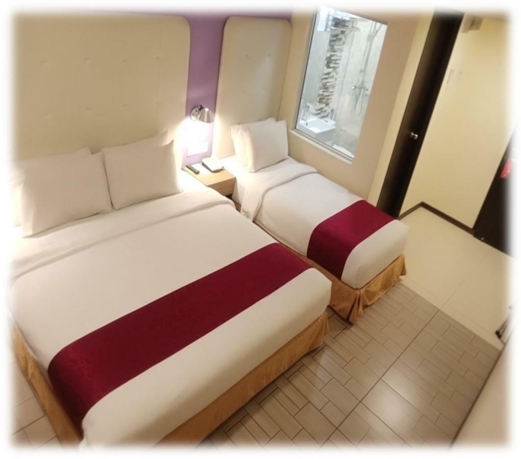 Lumut Suites Exterior photo