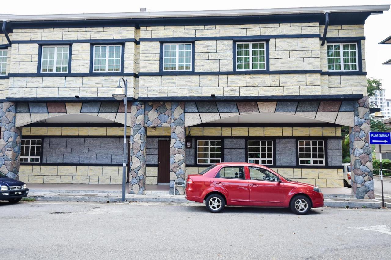 Lumut Suites Exterior photo