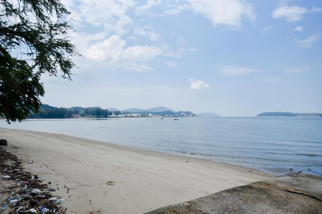 Lumut Suites Exterior photo