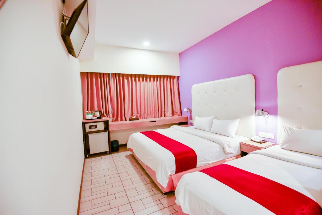 Lumut Suites Exterior photo