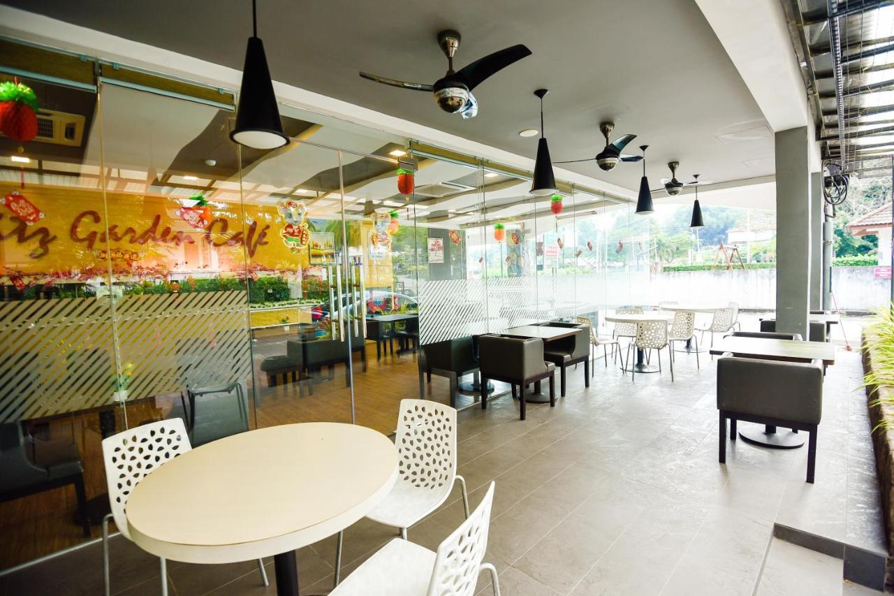 Lumut Suites Exterior photo