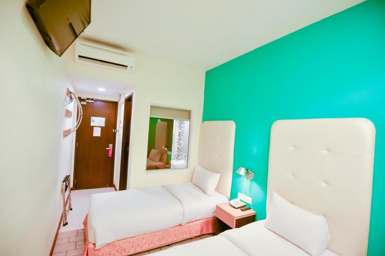 Lumut Suites Exterior photo