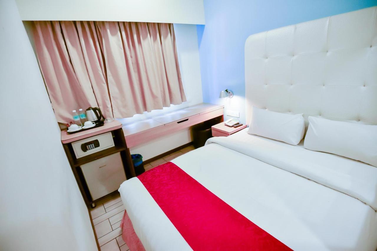 Lumut Suites Exterior photo