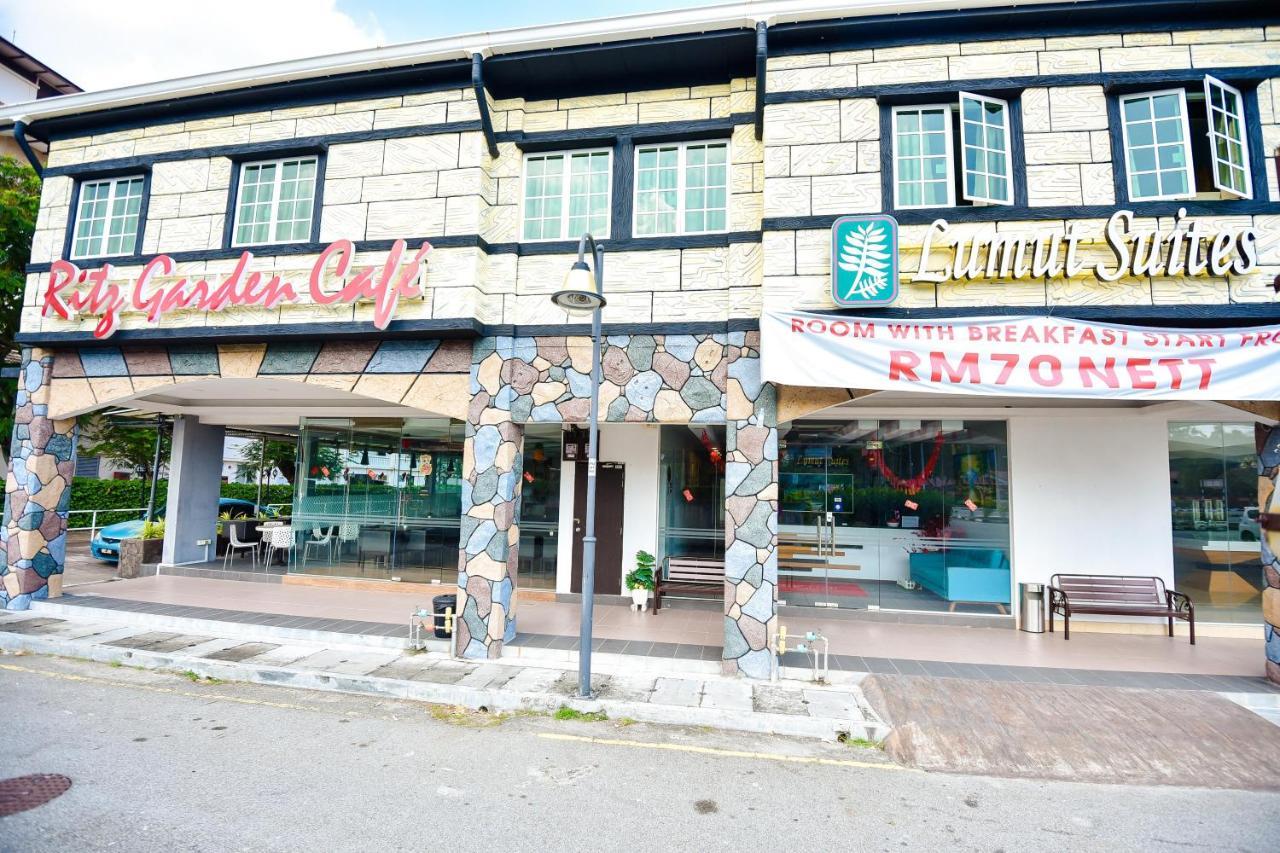 Lumut Suites Exterior photo