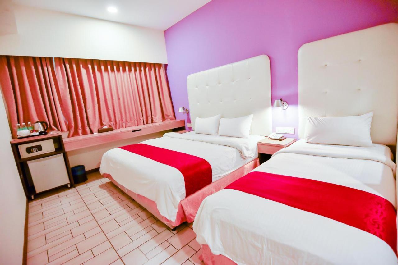 Lumut Suites Exterior photo