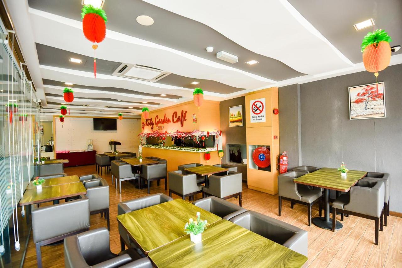 Lumut Suites Exterior photo